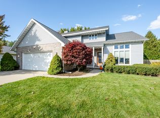 1381 Country Knoll Pl, Saint Joseph, MI 49085