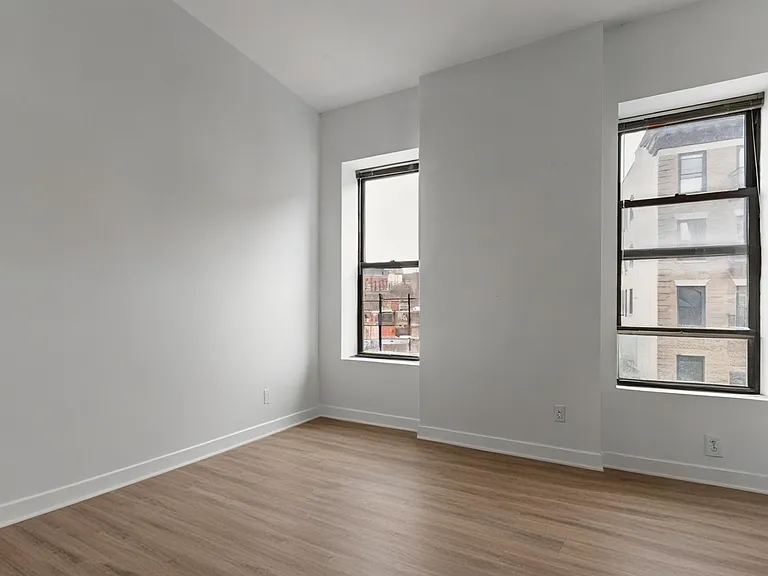 411 Manhattan Ave #9 — Photo 4