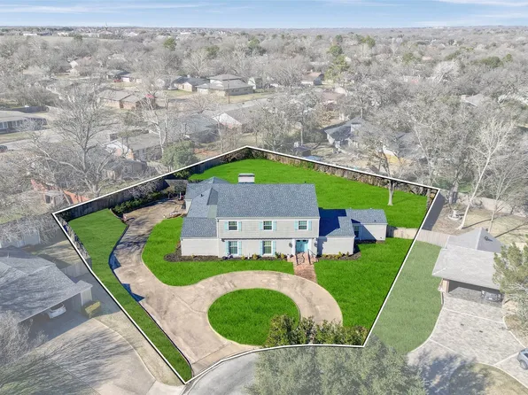 1016 Crestview Dr, Sherman, TX 75092