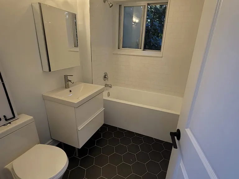 77 Pearl St S #2 — Photo 14