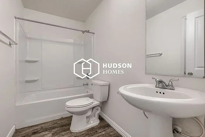1137 Spruce St — Photo 11