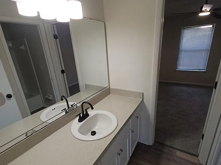1201 Douglas St #4 — Photo 18