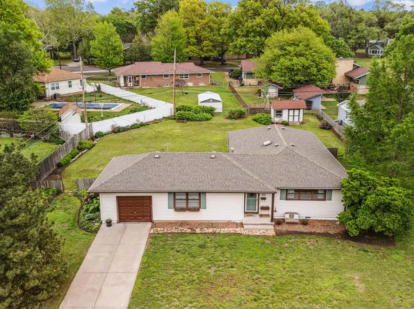 1610 N Park Ln, Augusta, KS 67010