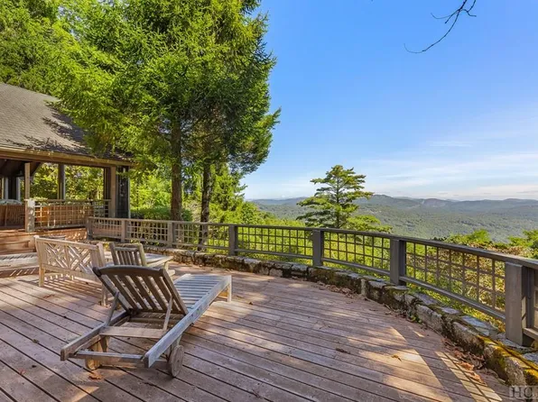 434 Whiteside Mountain Road, Highlands, NC 28741
