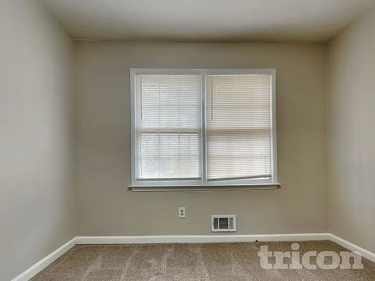 3735 Linwood Way — Photo 10