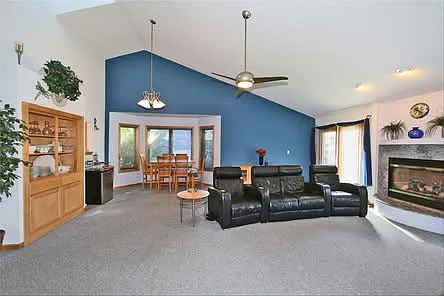 8601 Camelot Trce — Photo 4