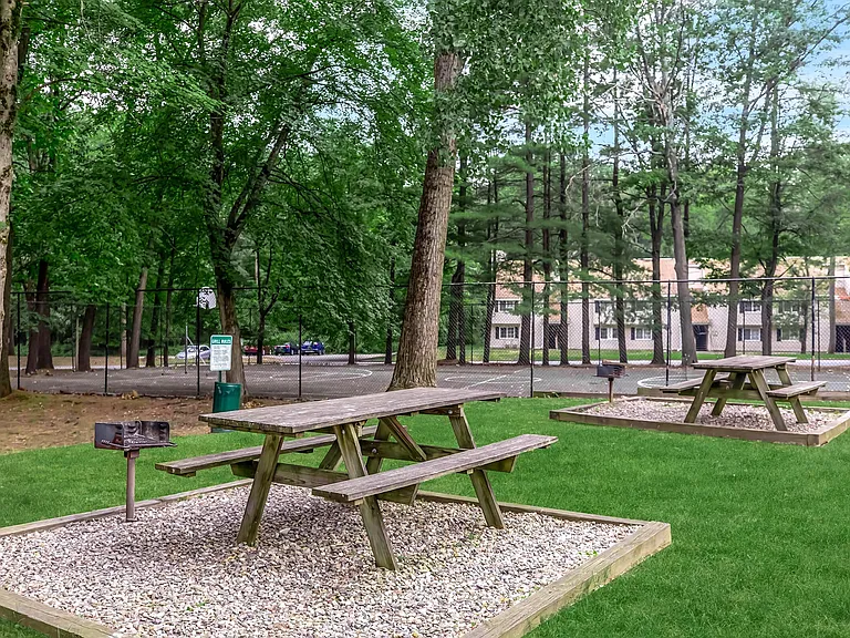 Foxrun Apartments — Photo 9