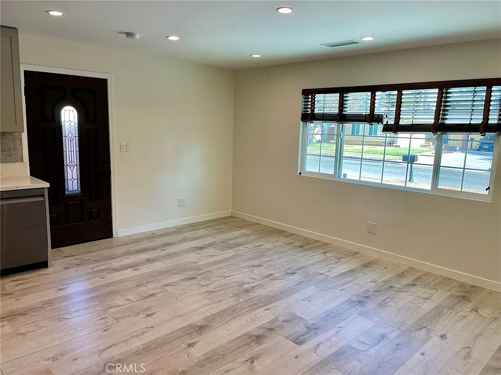 2 bed, 810 sqft, $2,800 — Photo 3