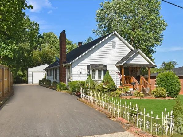 212 Sharon Ave NW, Lenoir, NC 28645