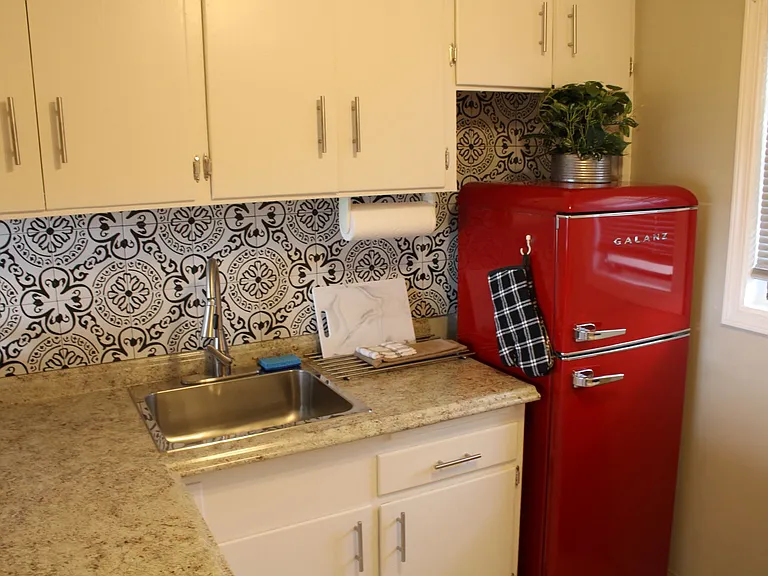 704 N Sanders St — Photo 7