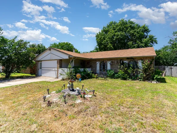 1502 Santa Fe Trl, Grand Prairie, TX 75052