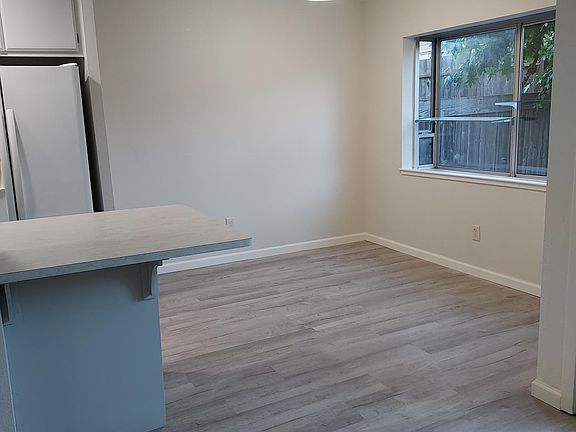 2nd image of 1006 Pinewood Ter #1006