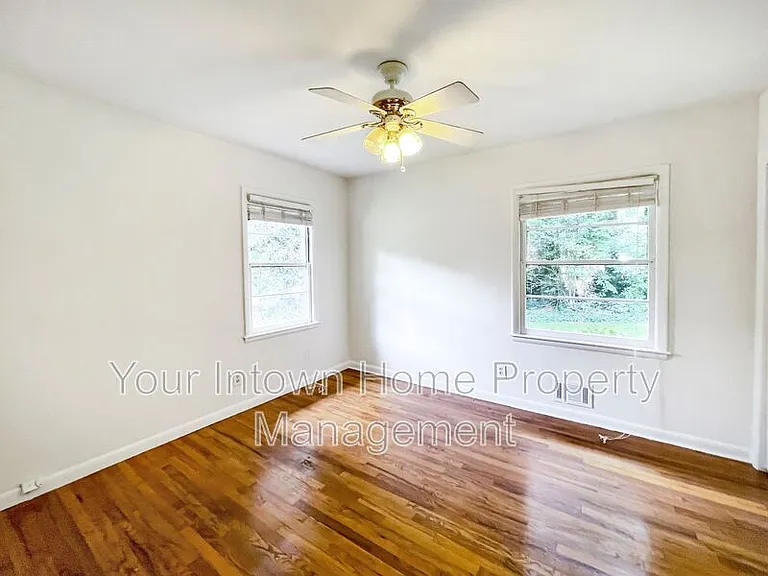 1597 Stanford Way — Photo 12