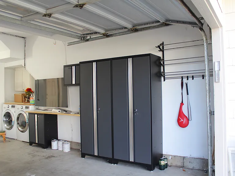 storage cabinates in the garage