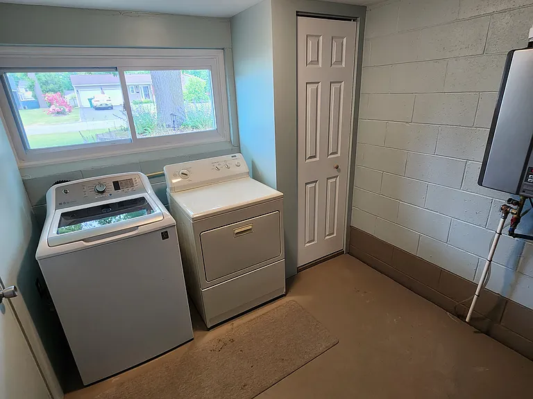 70 Ashley Dr — Photo 24