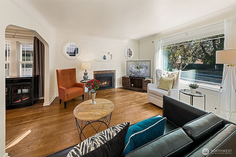 3rd image of 6657 Ellis Avenue S