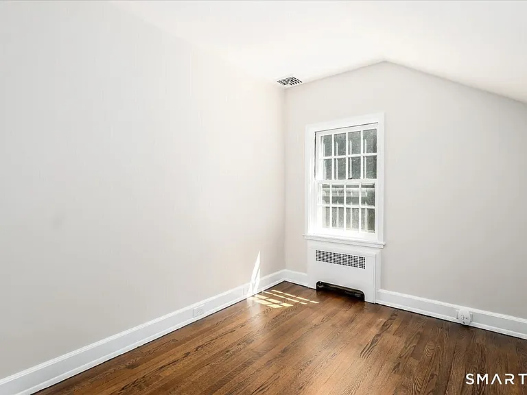 611 Westover Rd — Photo 15