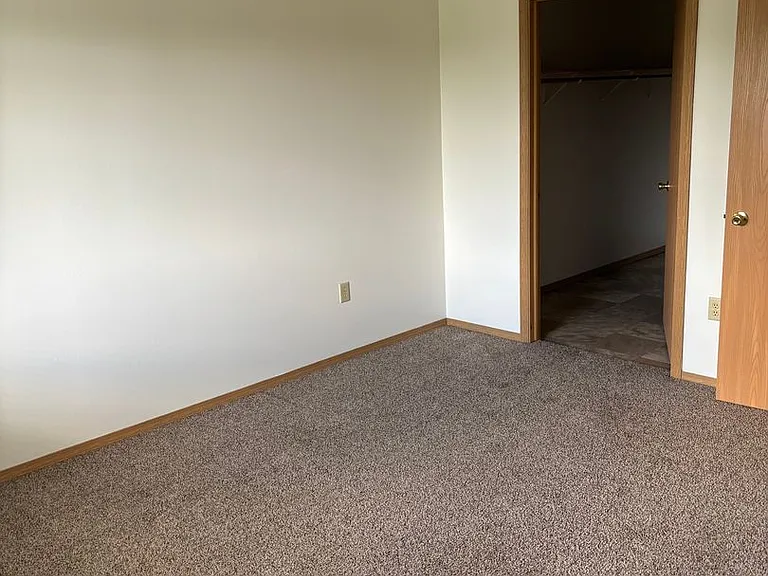 225 Tamarack Dr — Photo 7