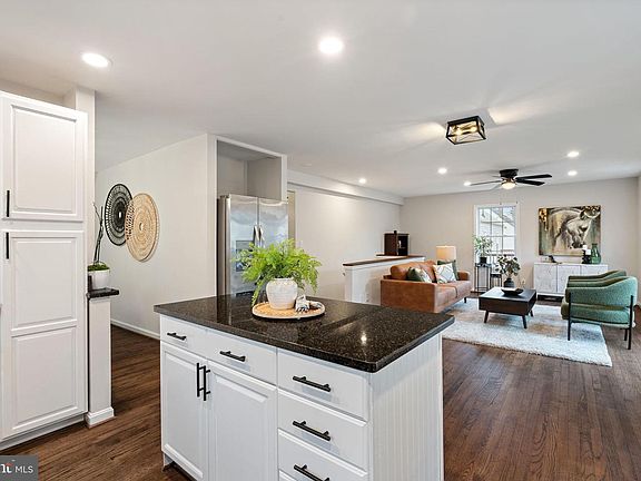 3rd image of 4009 Roberts Rd