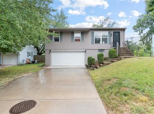 17813 Aqueduct Dr, Independence, MO 64057