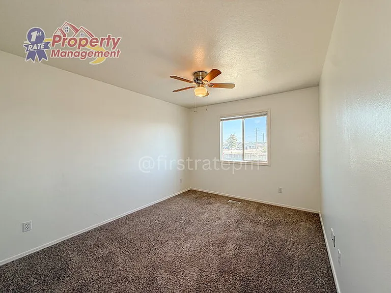 16042 N Saint Helens Dr — Photo 23