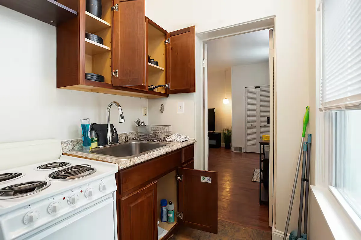 1 bed, $2,100 — Photo 3