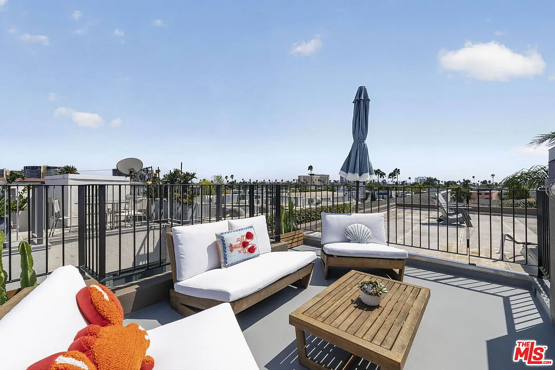 2 bed, 4.0 bath, 2969 sqft, $14,500 — Photo 4
