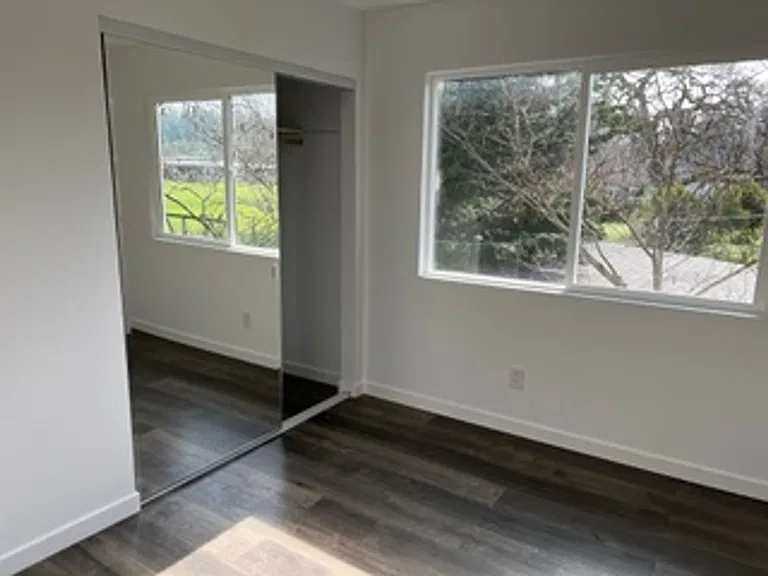Olof Street Apartments — Photo 13