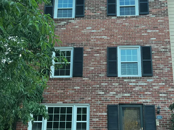 102 Georgetown Grn, Charlottesville, VA 22901