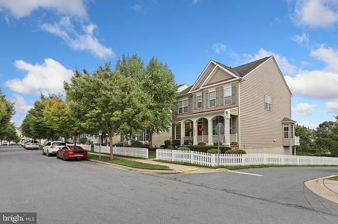 12012 Chestnut Glen Rd — Photo 2