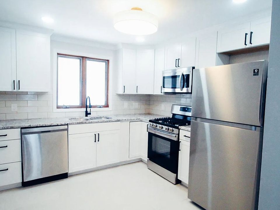 Fully Renovated Kitchen: new appliances, cabinets, flooring and backsplash