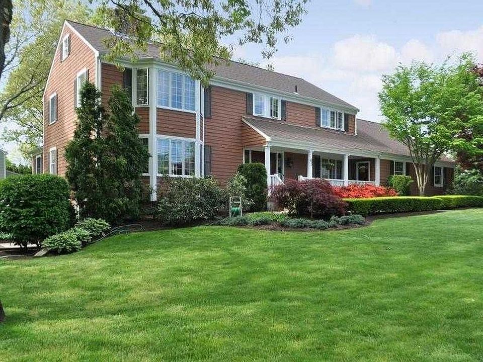 1st image of 65 Governor Bradford Dr