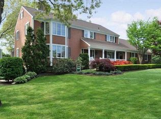 65 Governor Bradford Dr, Barrington, RI 02806