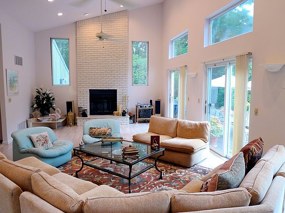4th image of 15 Forrest Dr