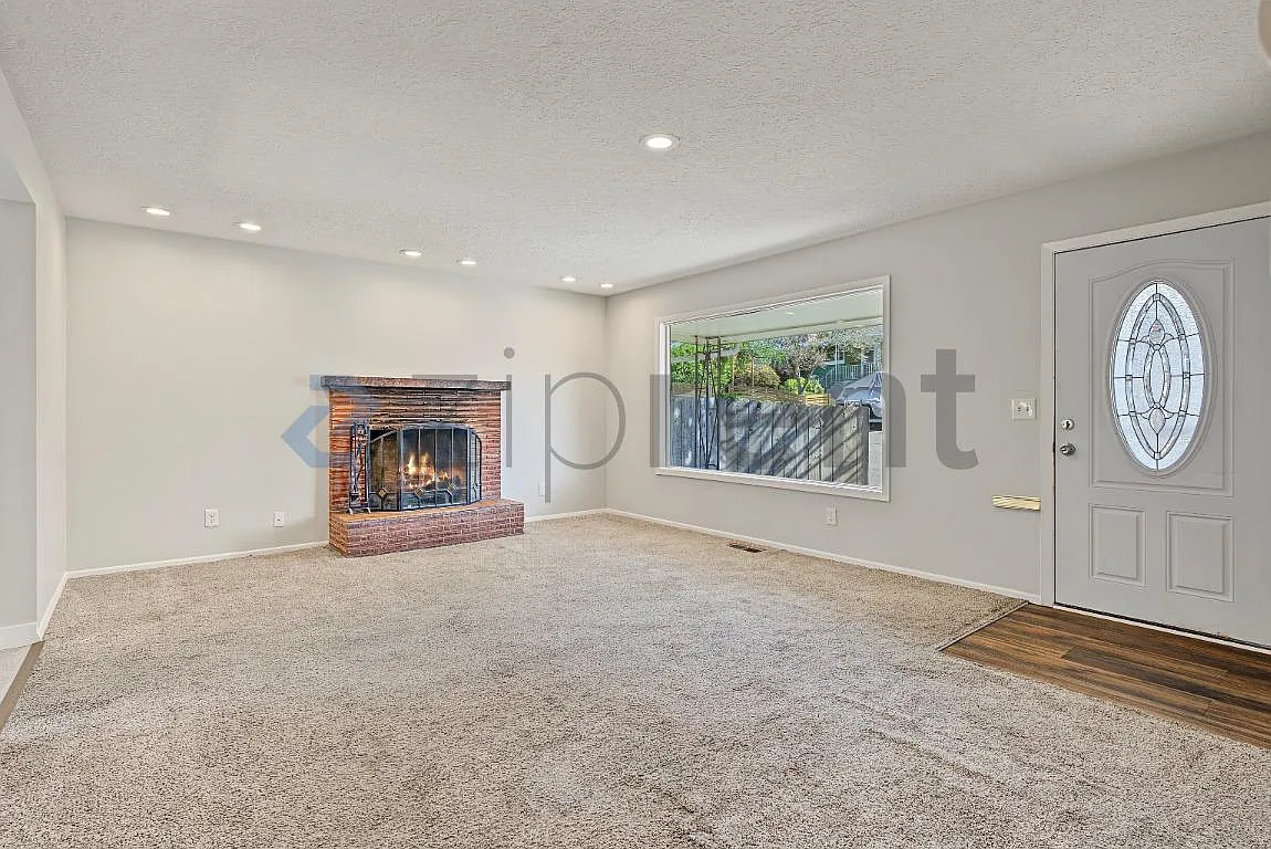 4 bed, 1400 sqft, $2,250 — Photo 4