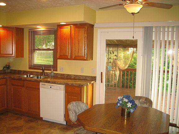5th image of 7432 Aylesworth Ave