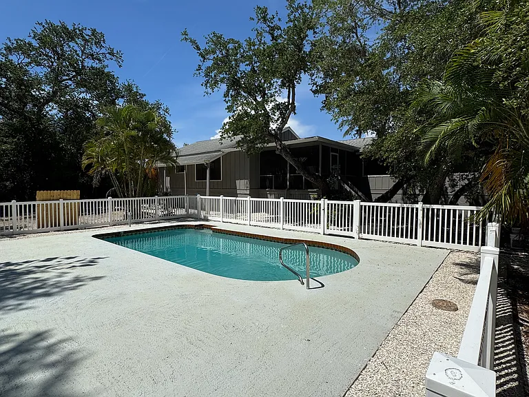 753 Tropical Cir — Photo 3