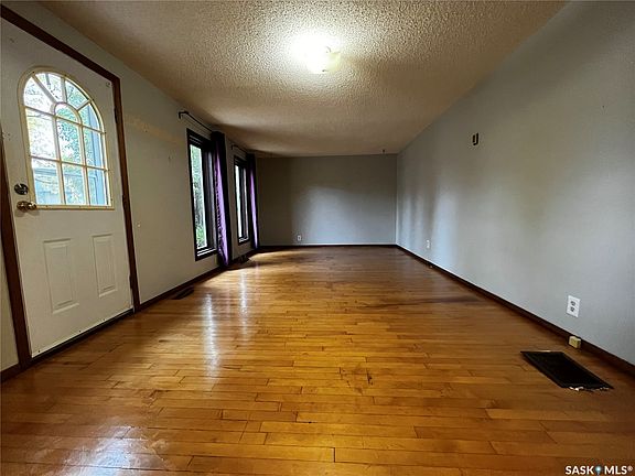 4th image of 1227 13TH Street E