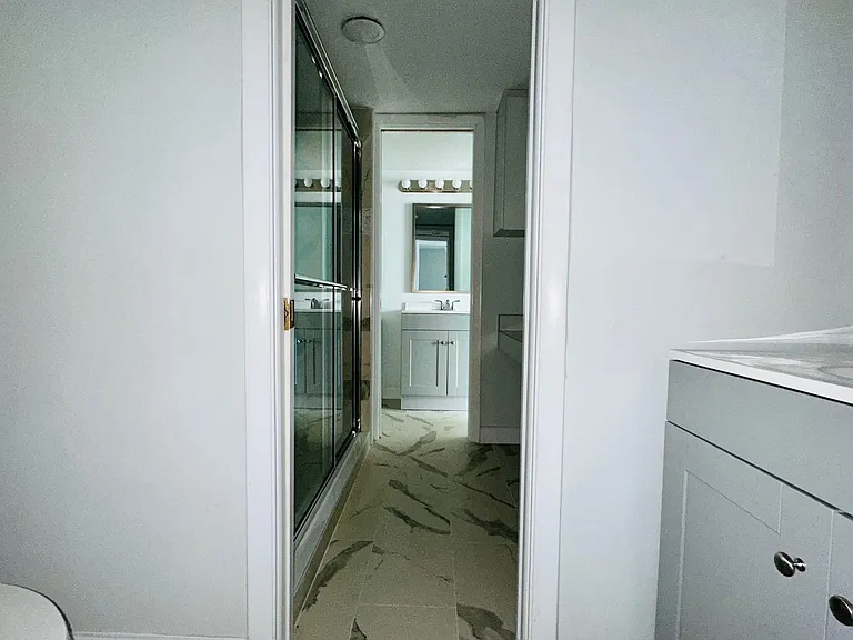 Upstairs Bath Area