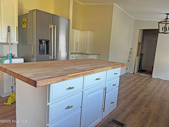 4th image of 4768 Lobelia Road