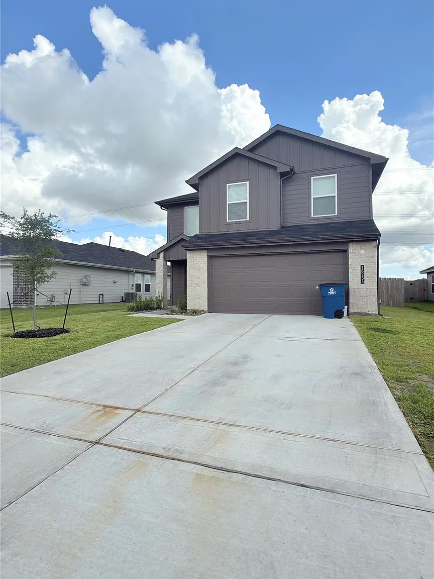 3 bed, 2.5 bath, 1402 sqft, $1,895 — Photo 1