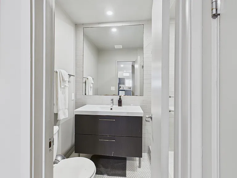 888 Hilgard Ave — Photo 35
