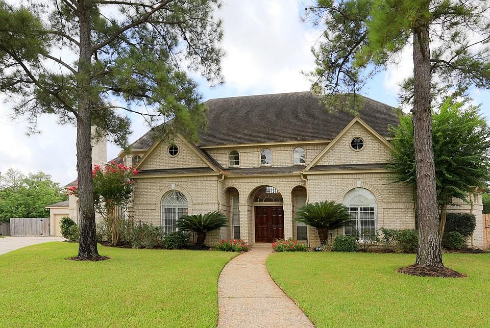 Beautiful Custom Home in Spring Creek Oaks!