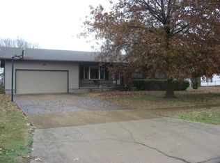 700 S Cherokee St, Girard, KS 66743