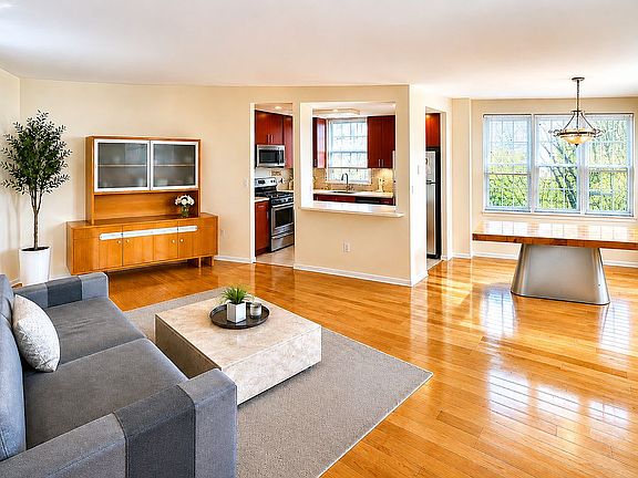 4th image of 155 Oceana Dr E APT 2G