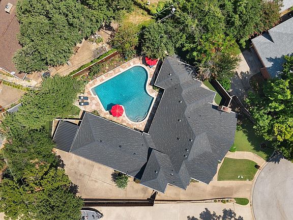 2nd image of 3320 Thorntree Ct