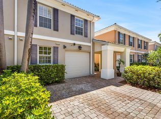 5609 Cove Cir, Naples, FL 34119