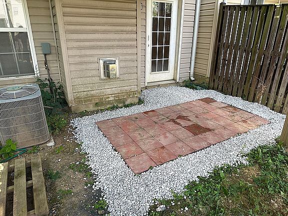 4th image of 405 Hamilton Ct