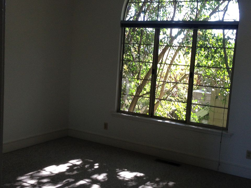 2nd image of 918 3rd St Unit E