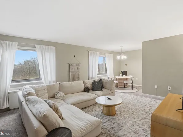 1300 S Arlington Ridge Rd APT 204, Arlington, VA 22202